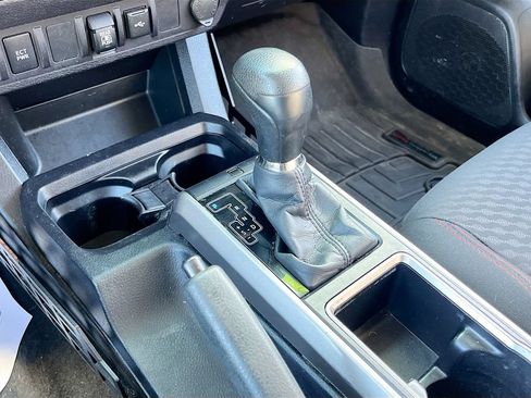 Used 2022 Toyota Tacoma SR5 w/ Technology Package AWD/4WD image 16