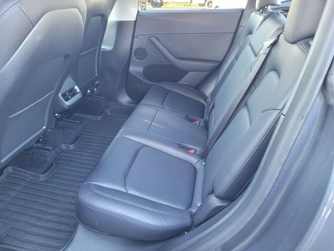 Used 2022 Tesla Model Y Long Range AWD/4WD image 18