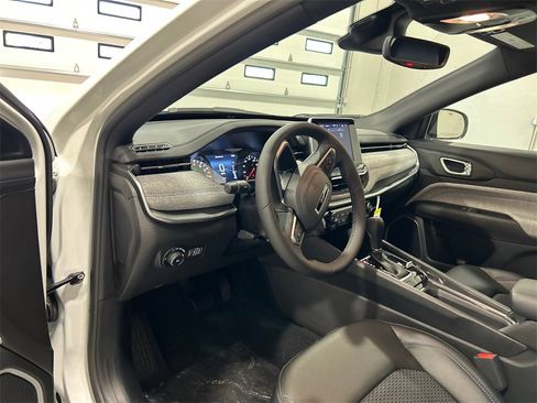 New 2025 Jeep Compass Latitude w/ Convenience Group image 16