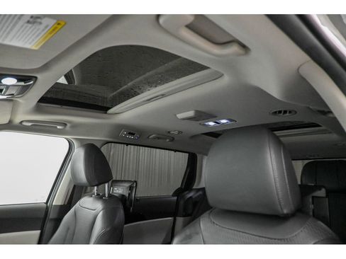 Used 2022 Kia Carnival SX Prestige image 11