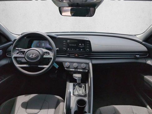 New 2026 Hyundai Elantra SE FWD image 18