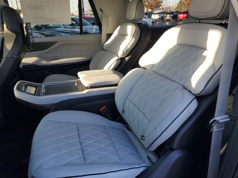 New 2025 Lincoln Navigator L Black Label image 31