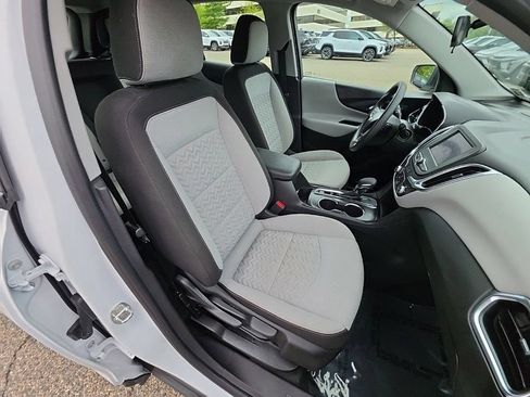 Certified 2024 Chevrolet Equinox LS FWD image 30