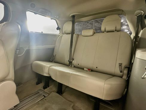 Used 2013 Toyota Sienna XLE FWD image 30