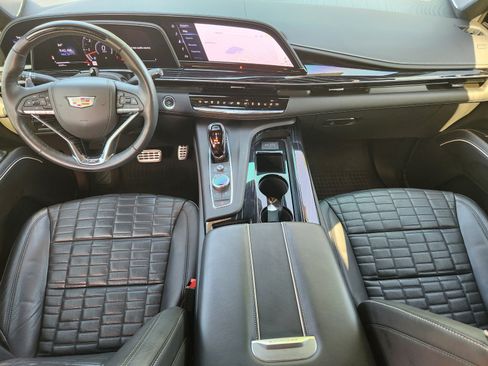 Certified 2023 Cadillac Escalade ESV V AWD/4WD image 9