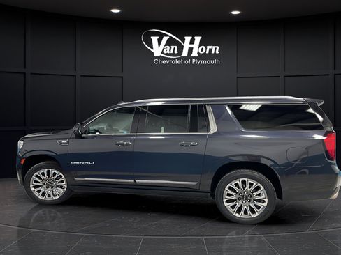 Used 2023 GMC Yukon XL Denali Ultimate AWD/4WD image 4