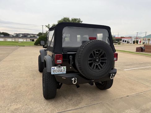 Used 2017 Jeep Wrangler Sport w/ Connectivity Group AWD/4WD image 5