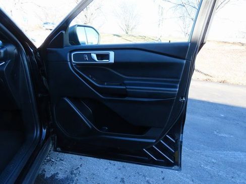 Used 2020 Ford Explorer XLT w/ Equipment Group 202A image 9