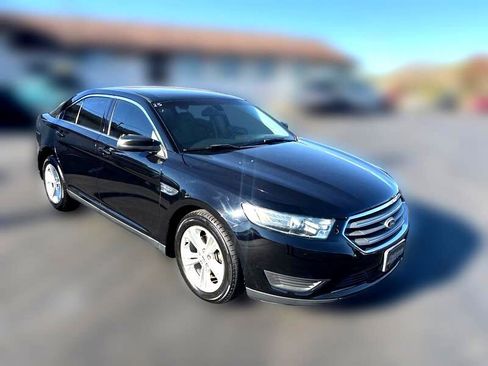 Used 2016 Ford Taurus SE image 1