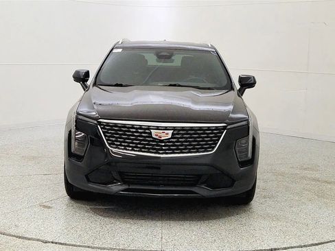 Used 2024 Cadillac XT4 Premium Luxury image 2