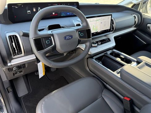 New 2025 Ford Expedition Active image 11
