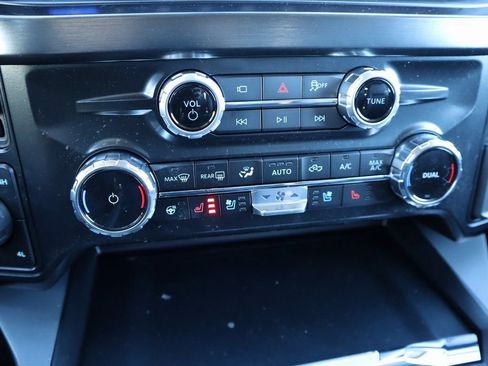 New 2026 Ford F250 Lariat w/ Black Appearance Package image 7