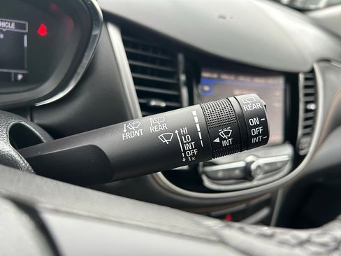 Used 2022 Chevrolet Trax LT w/ LT Convenience Package image 22