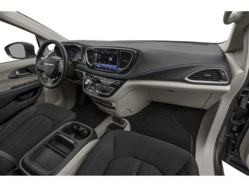 Certified 2022 Chrysler Pacifica Touring-L image 15