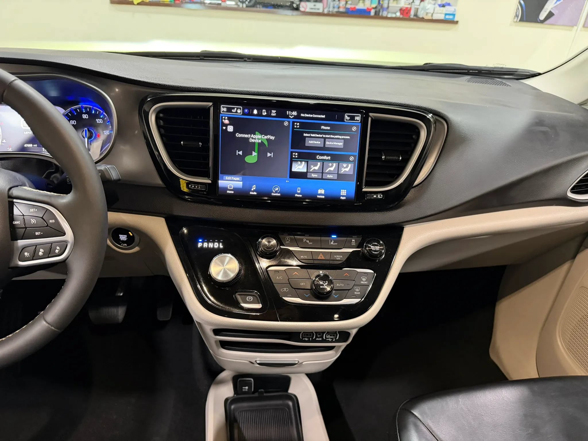 Used 2023 Chrysler Pacifica Touring-L FWD image 50
