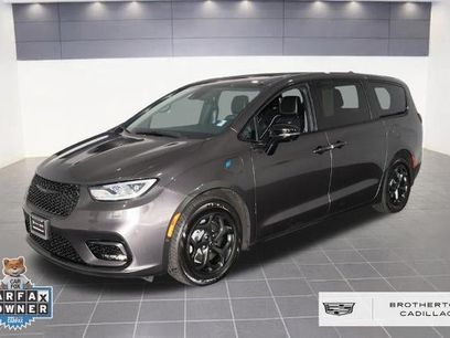 Used 2023 Chrysler Pacifica Limited w/ S Appearance Package