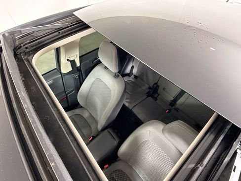 Used 2020 Ford Escape SE image 24