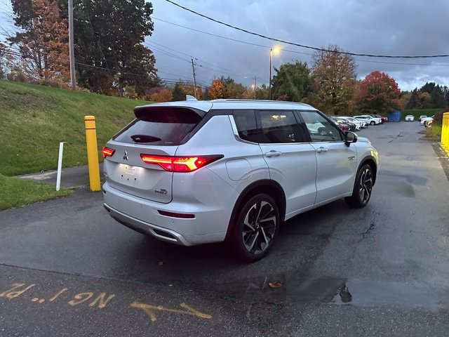 Used 2023 Mitsubishi Outlander SEL AWD/4WD image 3
