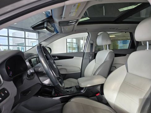 Used 2019 Kia Sorento SX image 24