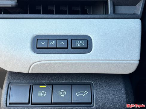 Certified 2026 Toyota bZ FWD image 32