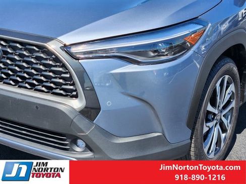 Used 2025 Toyota Corolla Cross XLE image 10