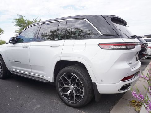 Used 2024 Jeep Grand Cherokee Summit AWD/4WD image 7