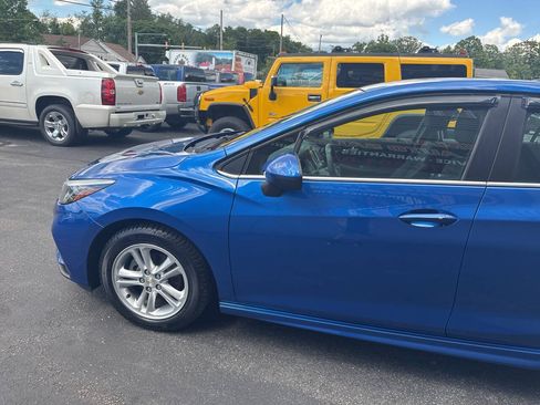 Used 2016 Chevrolet Cruze LT w/ Convenience Package FWD image 4