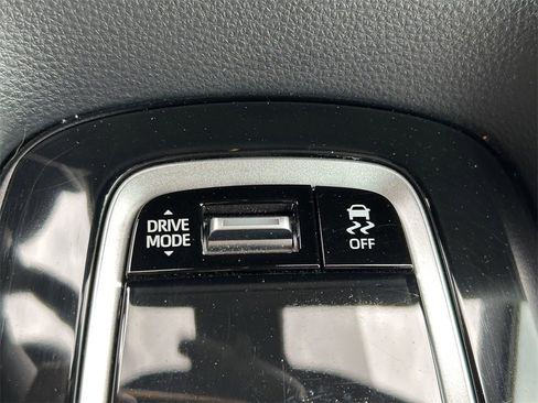 Used 2025 Toyota Corolla SE image 28