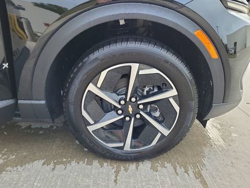 New 2026 Chevrolet Equinox EV LT image 32