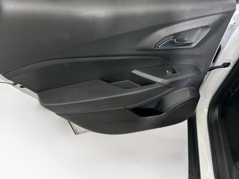 Used 2025 Chevrolet Trax LT w/ LT Convenience Package FWD image 25