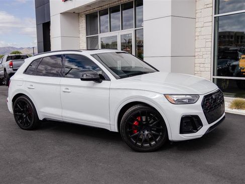 Used 2022 Audi SQ5 Premium Plus w/ Premium Plus Package AWD/4WD image 3