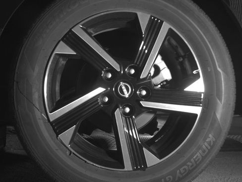 Used 2025 Nissan Sentra SV FWD image 14