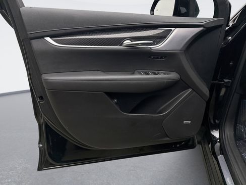 Used 2024 Cadillac XT6 Sport w/ Technology Package image 9