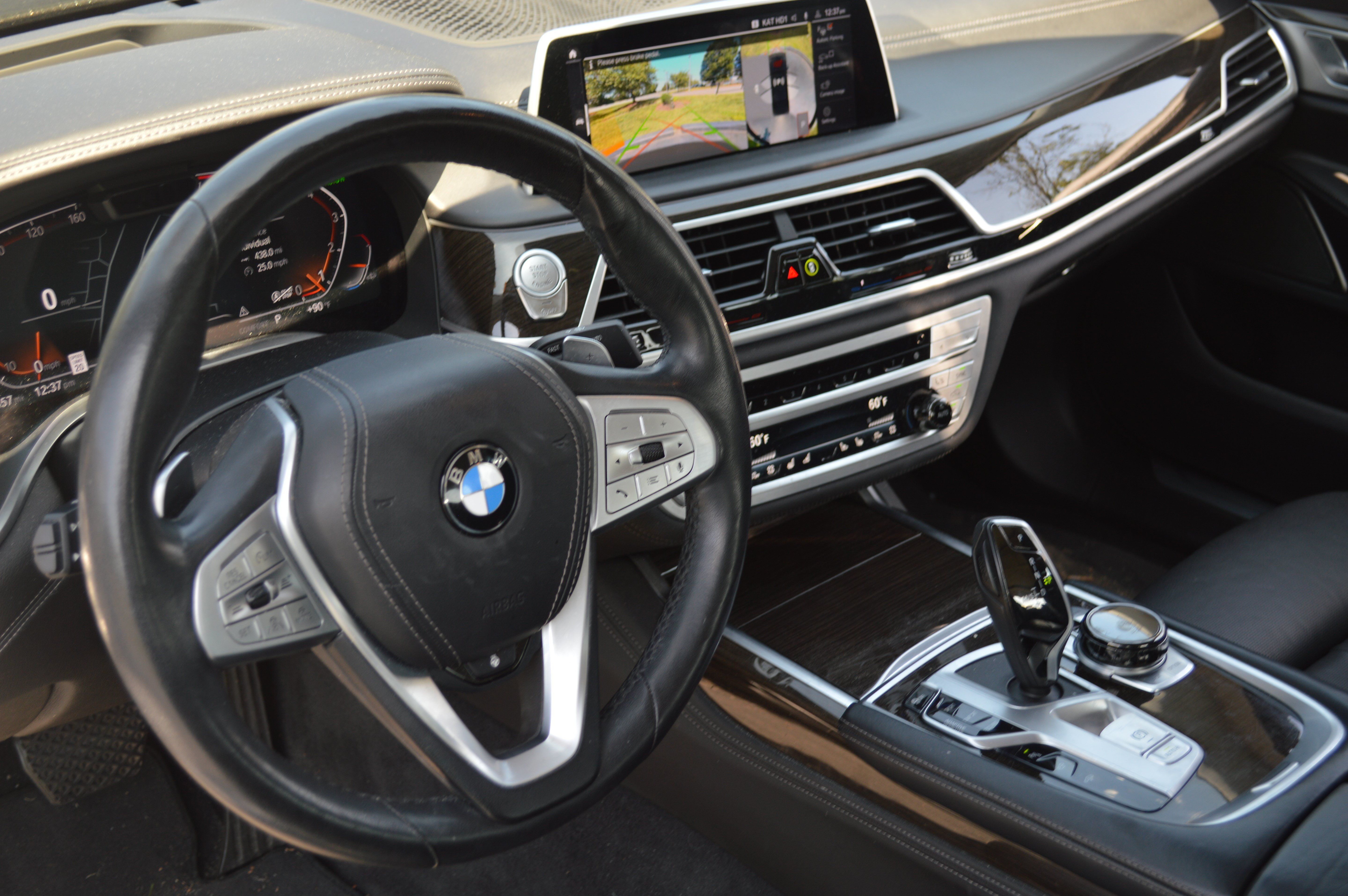 Used 2022 BMW 750i xDrive w/ Executive Package AWD/4WD image 25