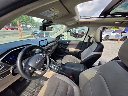 Used 2020 Ford Escape Titanium FWD image 13