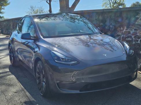Used 2023 Tesla Model Y Long Range image 11