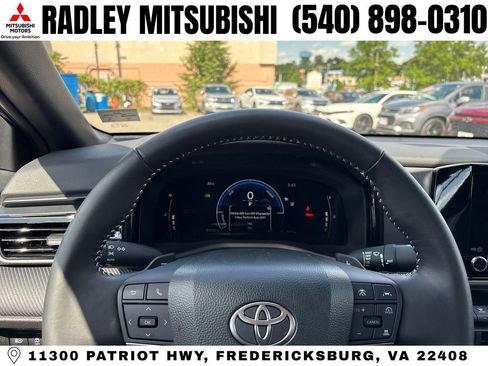 Used 2025 Toyota Camry SE FWD image 6