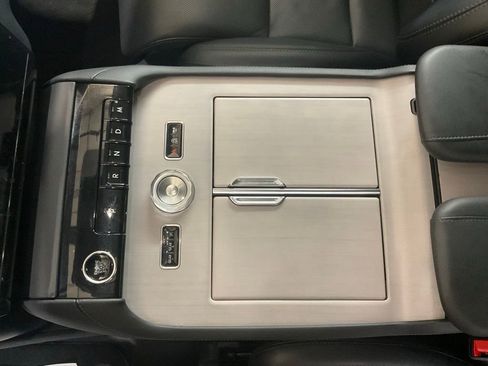 Used 2025 Lincoln Navigator Reserve AWD/4WD image 22