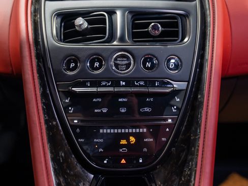 Used 2018 Aston Martin DB11 V12 RWD image 34
