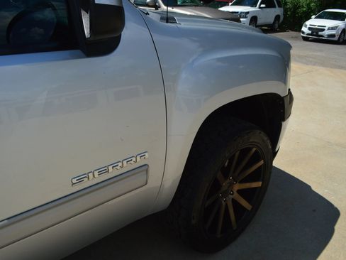 Used 2013 GMC Sierra 1500 SLT w/ SLT Convenience Package AWD/4WD image 11