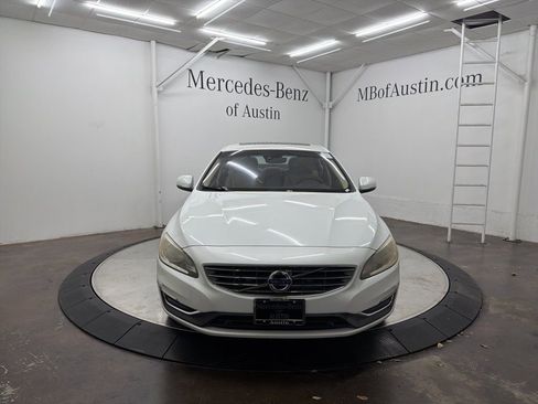 Used 2017 Volvo S60 T5 Inscription image 2