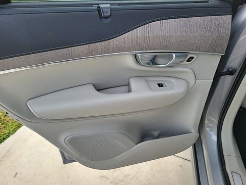 Used 2024 Volvo XC90 B6 Ultimate w/ Protection Package Premier image 11