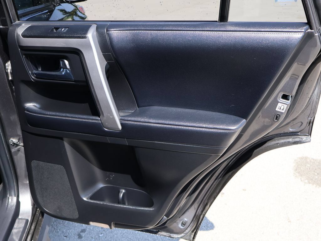 Used 2019 Toyota 4Runner SR5 AWD/4WD image 19