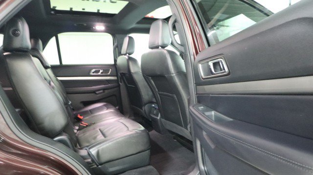 Used 2018 Ford Explorer XLT w/ Equipment Group 202A AWD/4WD image 11