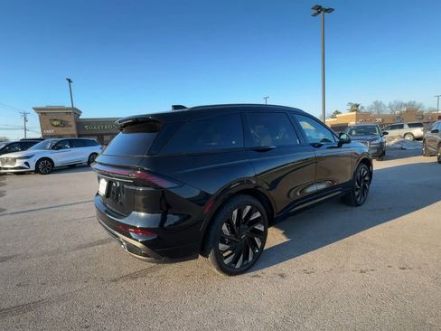 New 2026 Lincoln Nautilus Reserve image 8