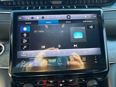 Used 2024 Jeep Grand Cherokee Overland w/ Luxury Tech Group IV image 24