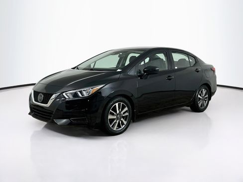 Used 2020 Nissan Versa SV FWD image 3