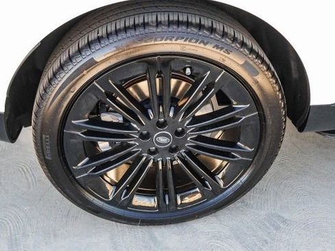 New 2025 Land Rover Range Rover SE image 8