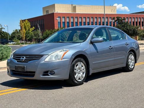 Used 2010 Nissan Altima 2.5 S FWD image 1