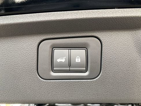 New 2025 Nissan Armada SL w/ Captain's Chari Seat Package image 15